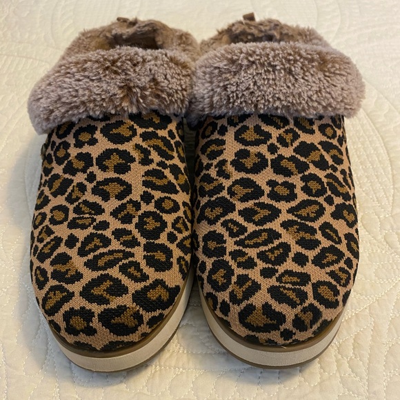 Leopard Print Slippers with Faux Fur Lining. Stylish, Warm and Comfortable. - Picture 2 of 10